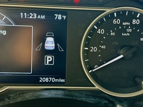 Used 2025 Nissan Versa SV FWD image 9