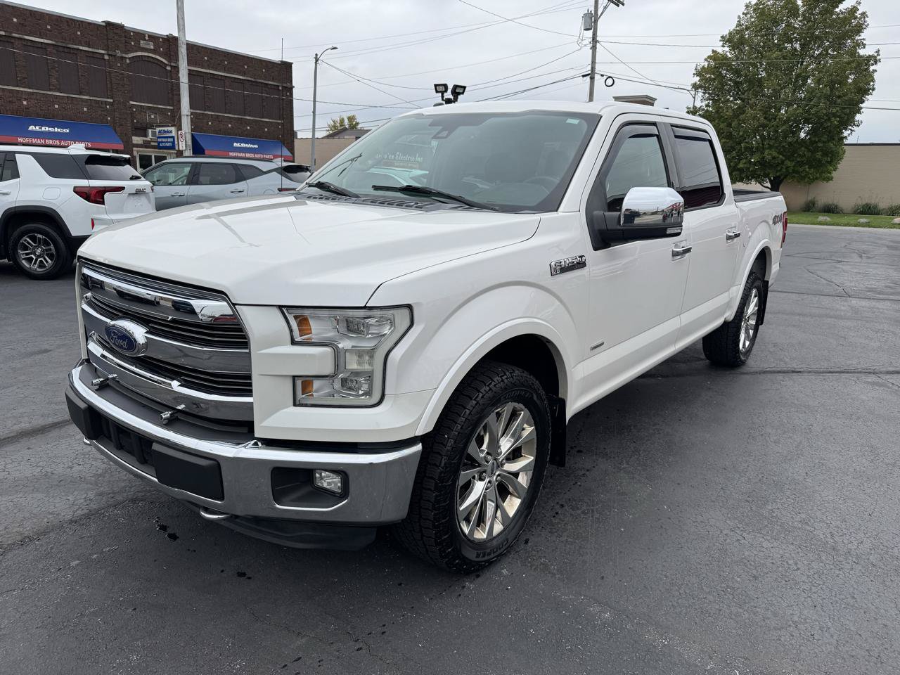 Used 2015 Ford F150 Lariat w/ Equipment Group 502A Luxury AWD/4WD image 2