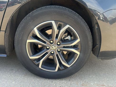 Used 2025 Toyota Sienna Platinum AWD/4WD image 15