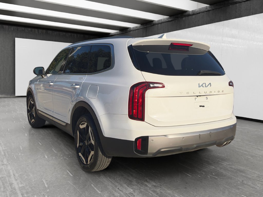 Used 2024 Kia Telluride S w/ S Sunroof Package FWD image 3