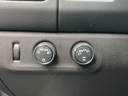 Used 2022 Chevrolet Colorado LT w/ Safety Package image 17