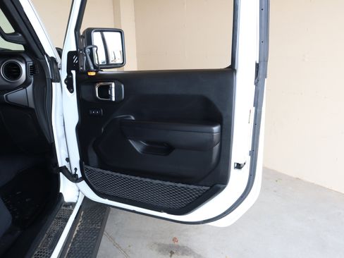Used 2021 Jeep Wrangler Unlimited Sport AWD/4WD image 39