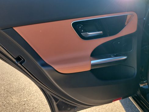 Used 2023 Mercedes-Benz C 300 C 300 image 9