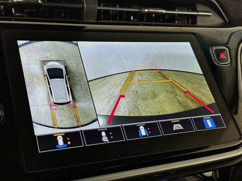 Used 2023 Chevrolet Bolt LT w/ Infotainment Package FWD image 18