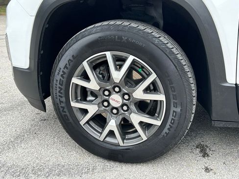 Used 2023 GMC Acadia SLE image 25