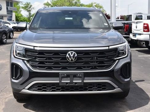 Used 2025 Volkswagen Atlas Cross Sport SE image 4