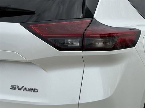 Used 2024 Nissan Rogue SV image 6