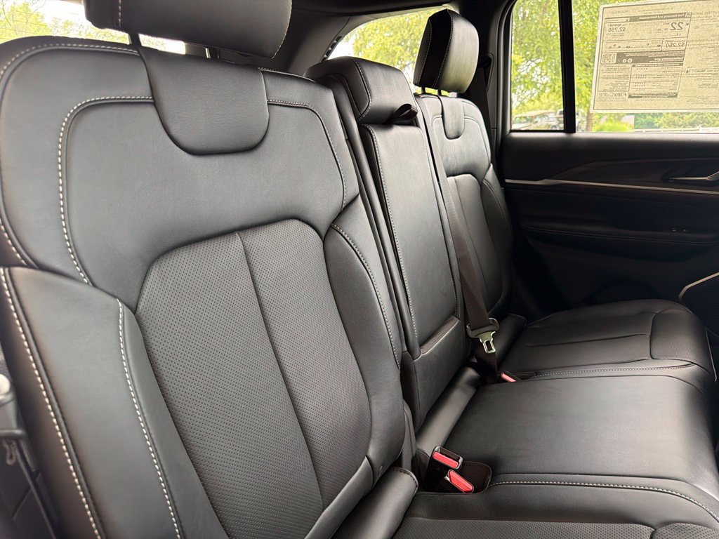 New 2026 Jeep Grand Cherokee Limited AWD/4WD image 40