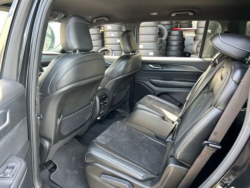 Used 2024 Jeep Grand Cherokee L Laredo image 9