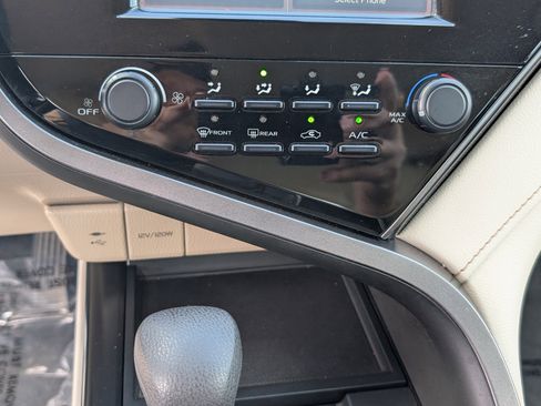 Used 2019 Toyota Camry LE image 24