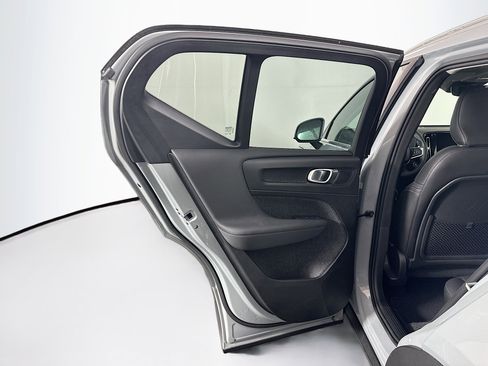 Used 2025 Volvo XC40 B5 Plus image 27