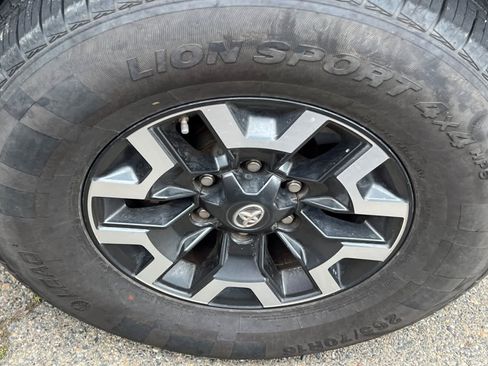 Used 2017 Toyota Tacoma TRD Off-Road w/ Tow Package AWD/4WD image 15