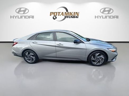 Certified 2025 Hyundai Elantra Sport FWD image 4