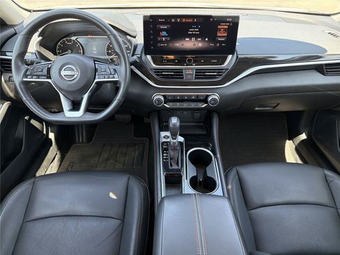 Used 2024 Nissan Altima 2.5 SR w/ SR Premium Package FWD image 2