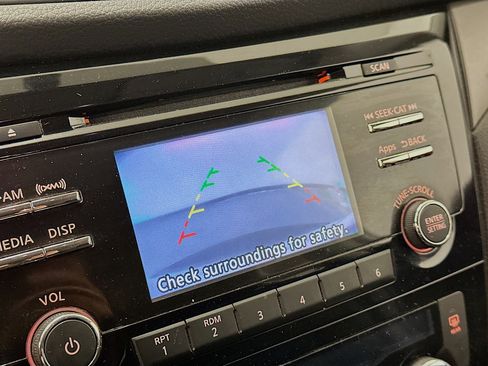 Used 2016 Nissan Rogue SV image 22