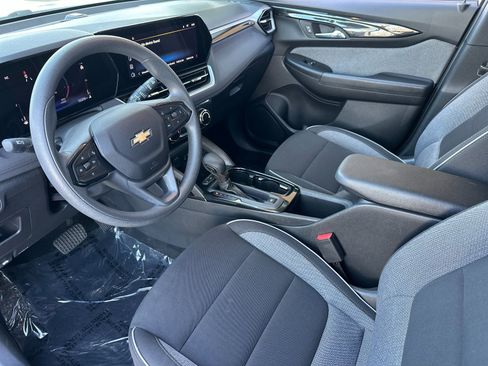 Used 2025 Chevrolet TrailBlazer LT FWD image 9