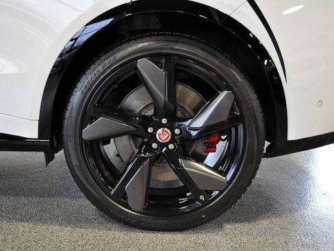 Used 2022 Jaguar F-PACE SVR image 17