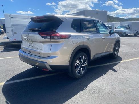 Used 2024 Nissan Rogue SL w/ SL Premium Package image 7