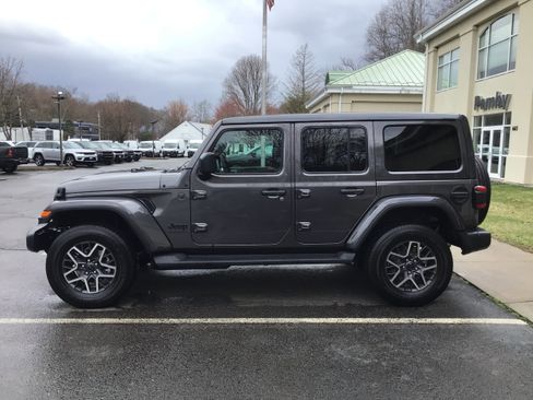 New 2026 Jeep Wrangler Unlimited Sahara AWD/4WD image 4