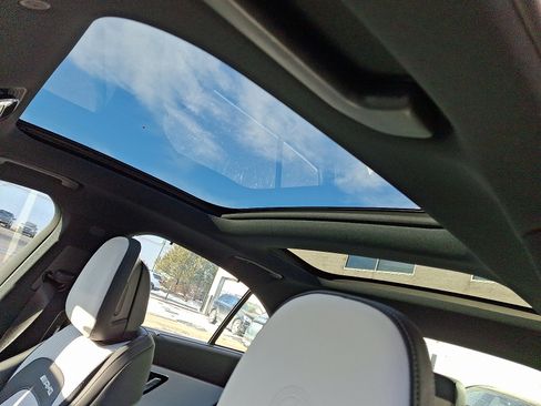 New 2026 Mercedes-Benz E 53 AMG e 4MATIC Sedan image 12