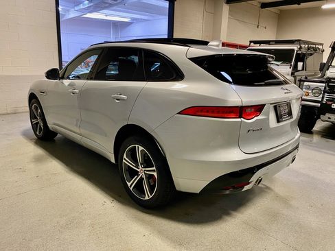 Used 2019 Jaguar F-PACE S image 11