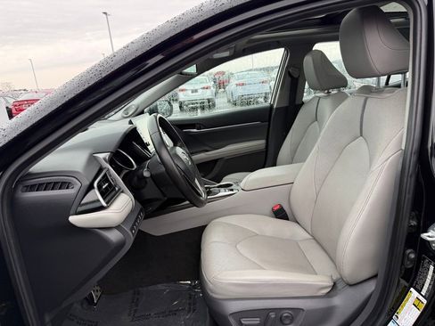 Used 2021 Toyota Camry XLE w/ Navigation Package image 5