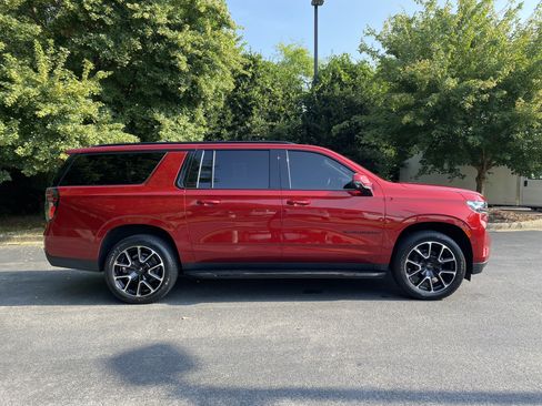 Used 2022 Chevrolet Suburban RST w/ Luxury Package AWD/4WD image 10