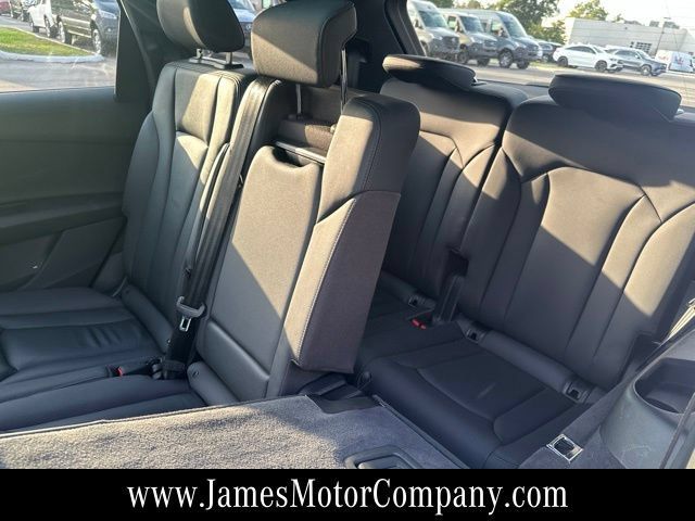 Used 2021 Audi Q7 3.0T Premium Plus w/ Premium Plus Package AWD/4WD image 16