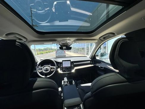 Certified 2025 Volvo XC90 B6 Plus AWD/4WD image 18
