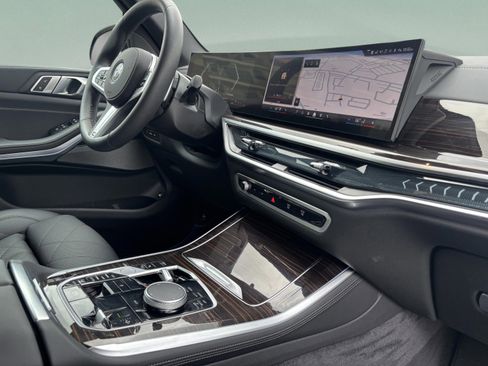 Used 2026 BMW X5 xDrive50e w/ M Sport Package image 23