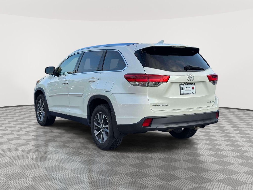 Used 2019 Toyota Highlander XLE AWD/4WD image 5