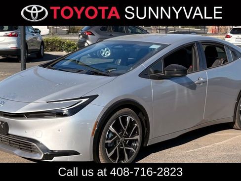 Used 2025 Toyota Prius Plug-In Hybrid image 1