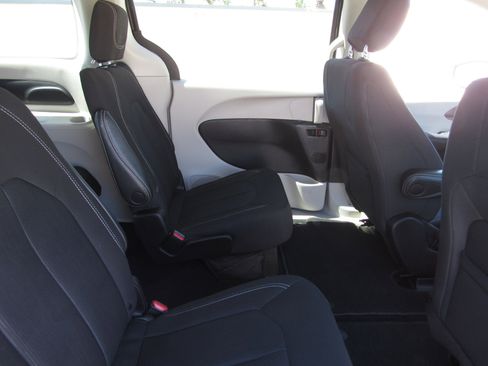 Used 2023 Chrysler Voyager LX FWD image 11