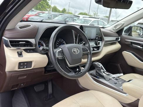 Used 2021 Toyota Highlander Limited image 10