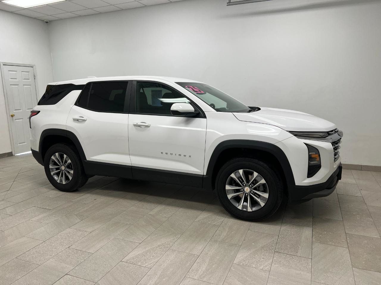 Used 2025 Chevrolet Equinox LT FWD image 10