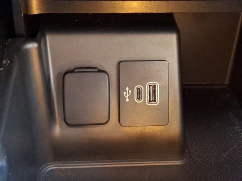 Certified 2025 Ford Explorer ST-Line w/ ST-Line Street Pack image 24