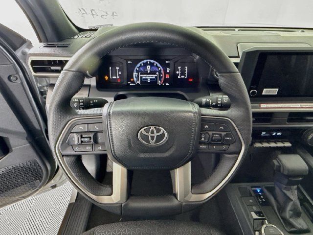 New 2026 Toyota 4Runner SR5 AWD/4WD image 11