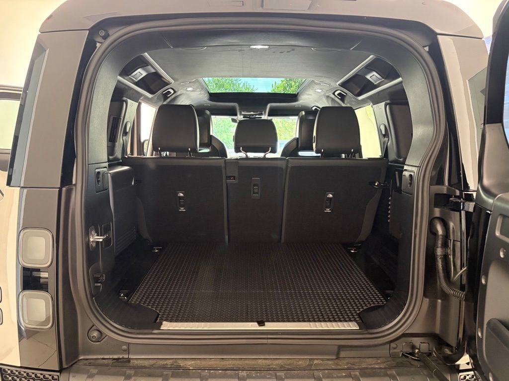 New 2026 Land Rover Defender 110 AWD/4WD image 14