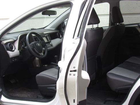 Used 2013 Toyota RAV4 XLE image 12