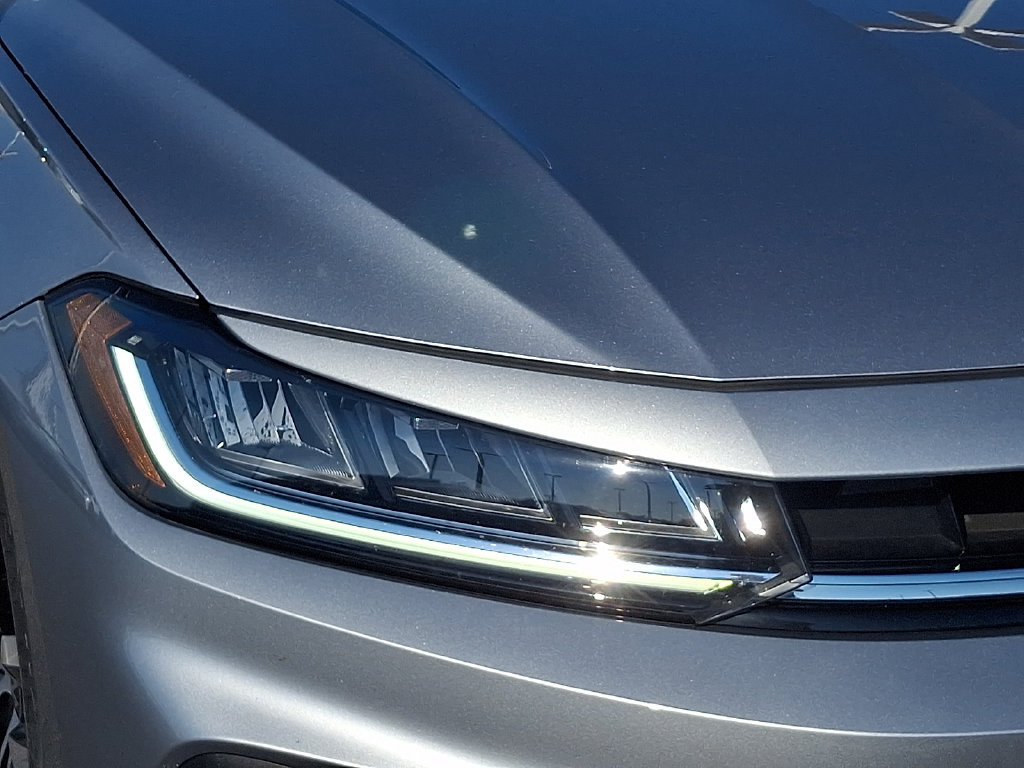 Used 2025 Volkswagen Jetta SE FWD image 9