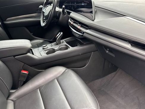 Used 2024 Cadillac XT4 Premium Luxury image 19