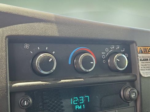 Used 2012 Chevrolet Express 1500 RWD image 21