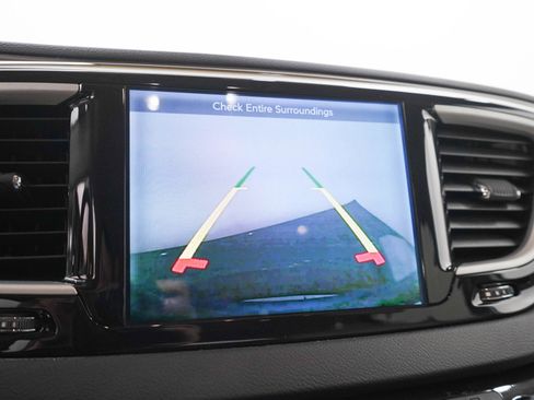 Used 2017 Chrysler Pacifica Touring-L FWD image 27