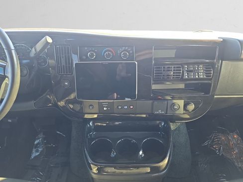 Used 2023 GMC Savana 2500 image 12