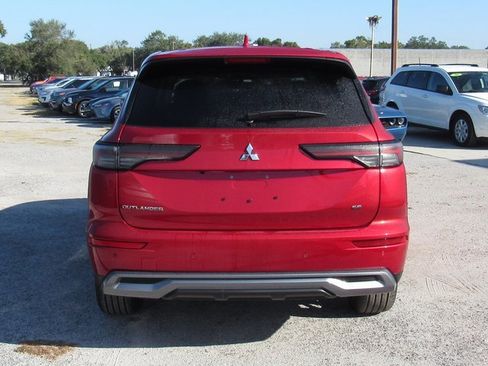 New 2025 Mitsubishi Outlander SE image 4