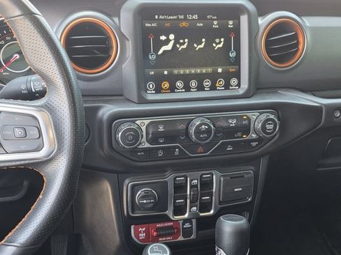 Used 2022 Jeep Gladiator Mojave AWD/4WD image 10