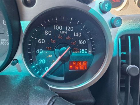 Used 2011 Nissan 370Z Coupe image 21