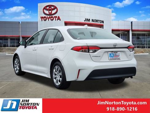 Used 2025 Toyota Corolla LE FWD image 5