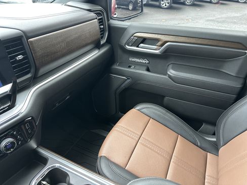 Used 2023 Chevrolet Silverado 1500 High Country w/ High Country Premium Package image 24