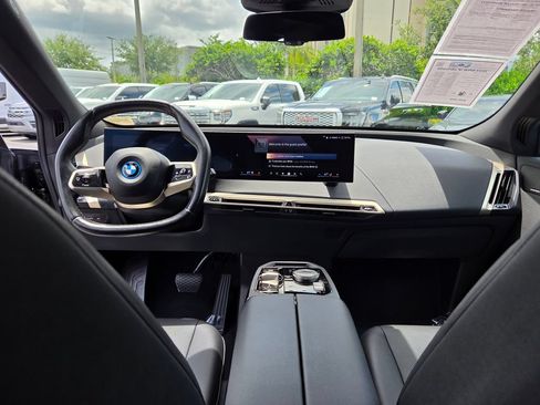 Used 2024 BMW iX xDrive50 w/ Sport Package AWD/4WD image 25